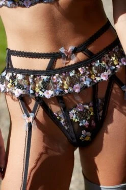 Elektra Garter 11 Elektra Garter -Underwear Specialty Store 04 221013 FLL ENGLISH SPAIN 001 v1