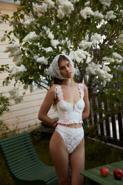 Swirl Eyelet High-waist Cheeky Panty -Underwear Specialty Store 09 220614 FLL GULAHUSET 054 v1 19444f1f 94b4 473e 9cc4 d804acecdee6