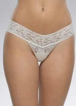 HANKY PANKY Signature Lace Low Rise Thong -Underwear Specialty Store 4911p ivor a 11
